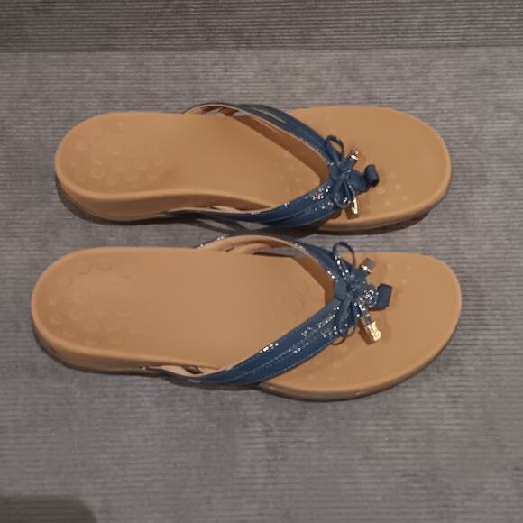 Vionic Women's Bella X Toe Post Sandals Patent Leather With Bow Navy 8 - Picture 4 of 8